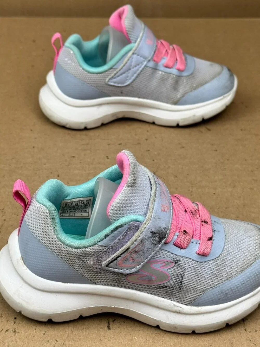 Girls Skechers Size 8 Gray Pink Athletic Sneakers Kids Shoes need cleaning